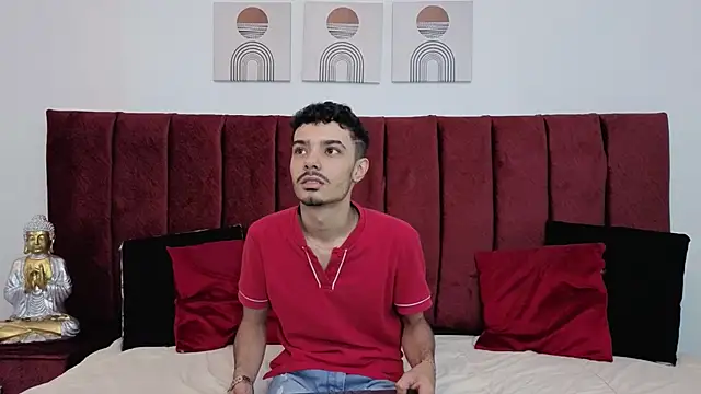 Snapshot of Timothe_Evans chatting on 10-13-25, 08:31 Timothe Evans online show from 10-13-25, 08:31