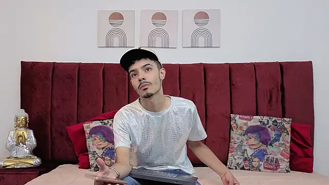 Snapshot of Timothe_Evans chatting on 10-14-25, 09:04 Timothe Evans online show from 10-14-25, 09:04