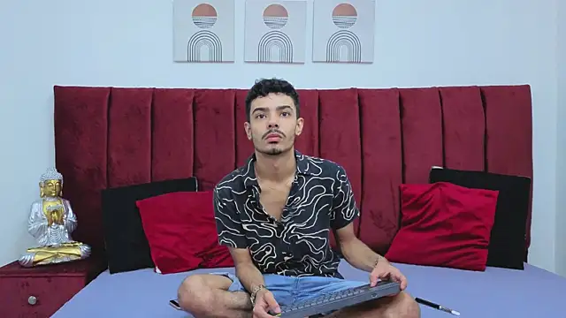 Snapshot of Timothe_Evans chatting on 10-17-25, 08:55 Timothe Evans online show from 10-17-25, 08:55