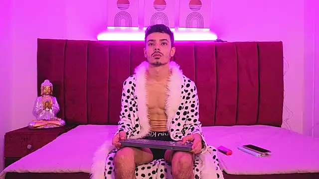 Snapshot of Timothe_Evans chatting on 10-18-25, 09:59 Timothe Evans online show from 10-18-25, 09:59