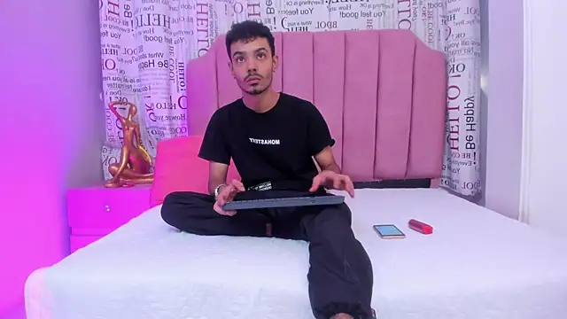 Snapshot of Timothe_Evans chatting on 10-20-25, 09:15 Timothe Evans online show from 10-20-25, 09:15