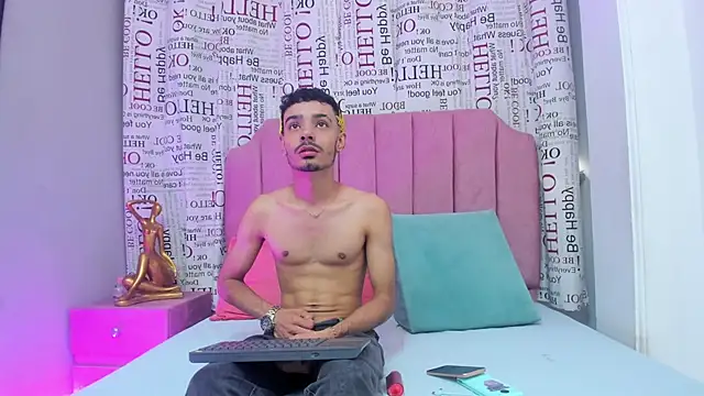 Snapshot of Timothe_Evans chatting on 10-21-25, 08:31 Timothe Evans online show from 10-21-25, 08:31