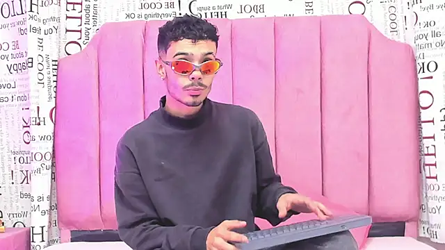 Snapshot of Timothe_Evans chatting on 10-22-25, 08:52 Timothe Evans online show from 10-22-25, 08:52