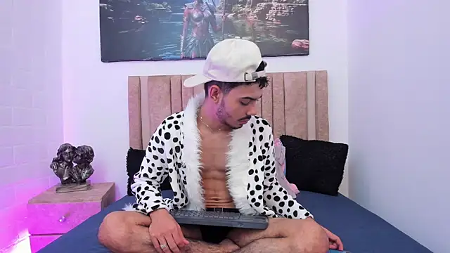 Snapshot of Timothe_Evans chatting on 11-04-25, 08:30 Timothe Evans online show from 11-04-25, 08:30