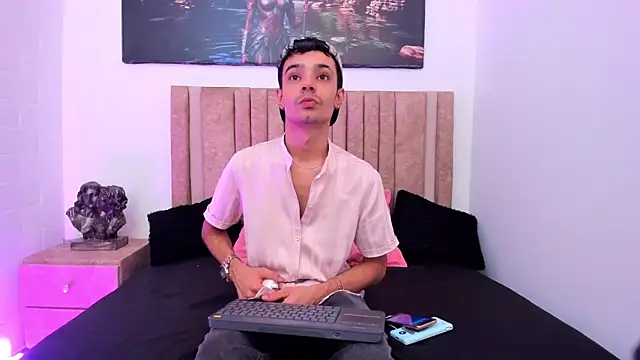 Snapshot of Timothe_Evans chatting on 11-15-25, 08:38 Timothe Evans online show from 11-15-25, 08:38