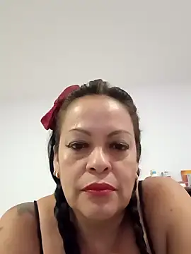 Snapshot of Lucia-Naughty chatting on 10-12-25, 10:31 Lucia-Naughty online show from 10-12-25, 10:31