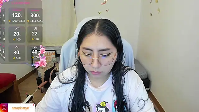 Snapshot of LoveLyy- chatting on 11-09-25, 04:49 LoveLyy- online show from 11-09-25, 04:49