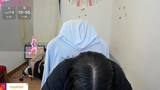 Snapshot of LoveLyy- chatting on 11-12-25, 12:05 LoveLyy- online show from 11-12-25, 12:05