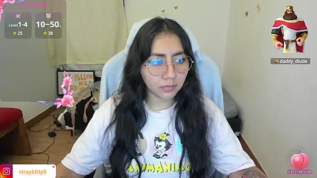 Snapshot of LoveLyy- chatting on 11-20-25, 01:44 LoveLyy- online show from 11-20-25, 01:44