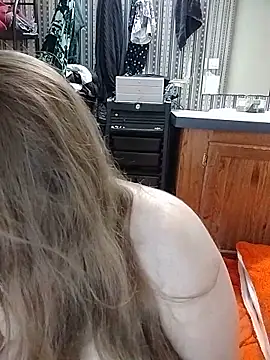 AugustRayn online show from 06-18-26, 11:09