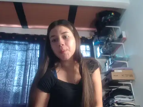 Snapshot of Saraa_loove chatting on 10-17-25, 12:41 Saraa loove online show from 10-17-25, 12:41