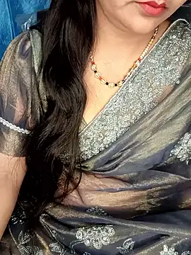 Snapshot of Rashmi_011 chatting on 04-12-26, 11:43 Rashmi 011 online show from 04-12-26, 11:43