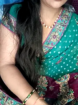 Snapshot of Rashmi_011 chatting on 04-17-26, 11:52 Rashmi 011 online show from 04-17-26, 11:52