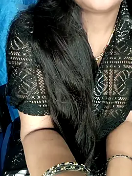Snapshot of Rashmi_011 chatting on 04-28-26, 01:15 Rashmi 011 online show from 04-28-26, 01:15