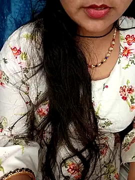 Snapshot of Rashmi_011 chatting on 05-01-26, 03:27 Rashmi 011 online show from 05-01-26, 03:27