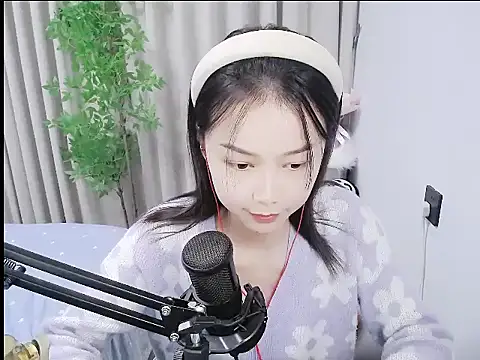 Snapshot of mili0923 chatting on 11-18-25, 06:01 mili0923 online show from 11-18-25, 06:01