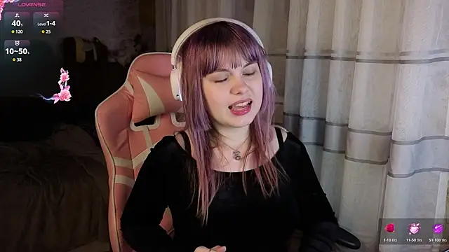 Snapshot of KristiBloom chatting on 03-08-26, 02:04 KristiBloom online show from 03-08-26, 02:04