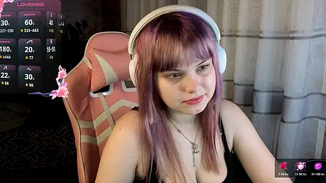 Snapshot of KristiBloom chatting on 03-12-26, 01:12 KristiBloom online show from 03-12-26, 01:12