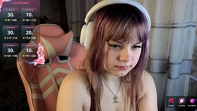 Snapshot of KristiBloom chatting on 03-20-26, 11:20 KristiBloom online show from 03-20-26, 11:20