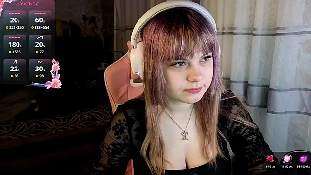 Snapshot of KristiBloom chatting on 03-24-26, 10:59 KristiBloom online show from 03-24-26, 10:59