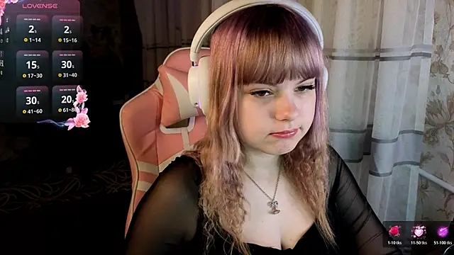 Snapshot of KristiBloom chatting on 03-25-26, 11:55 KristiBloom online show from 03-25-26, 11:55