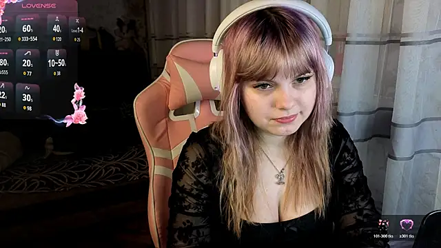 Snapshot of KristiBloom chatting on 03-27-26, 02:06 KristiBloom online show from 03-27-26, 02:06