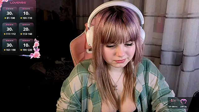 Snapshot of KristiBloom chatting on 03-29-26, 10:43 KristiBloom online show from 03-29-26, 10:43