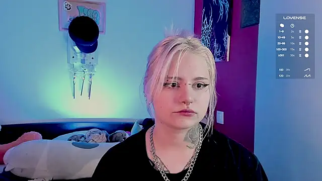 Snapshot of bixxxiz chatting on 10-17-25, 09:23 bixxxiz online show from 10-17-25, 09:23