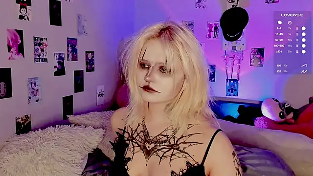 Snapshot of bixxxiz chatting on 10-25-25, 02:13 bixxxiz online show from 10-25-25, 02:13