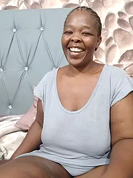 Snapshot of Bigboobsbooty chatting on 02-28-26, 02:07 Bigboobsbooty online show from 02-28-26, 02:07