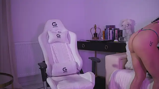 GiaInked online show from 12-19-25, 12:17