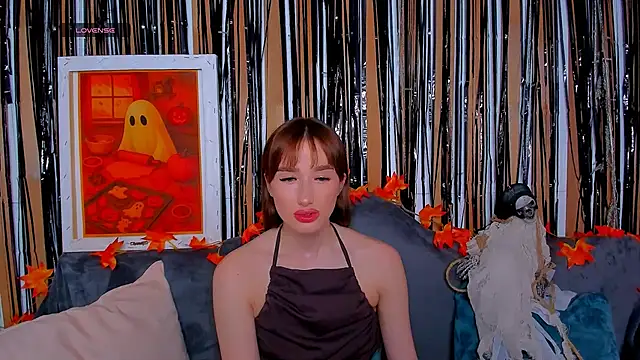 Olivia Grantt online show from 10-25-25, 01:02