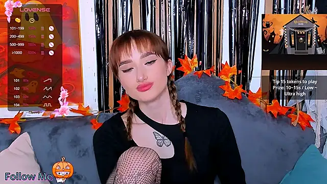 Olivia Grantt online show from 10-29-25, 01:08