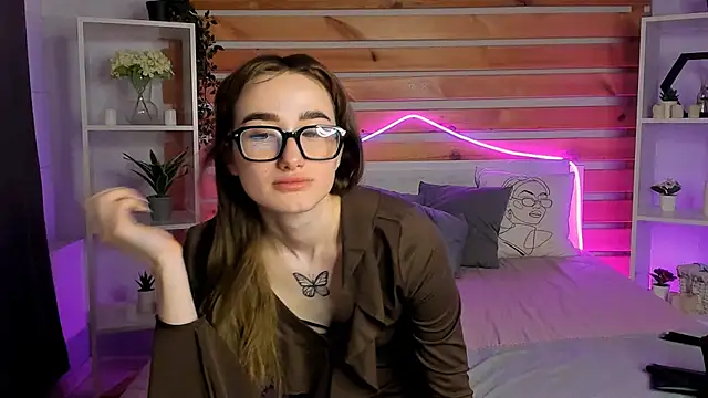 Olivia Grantt online show from 11-22-25, 01:26