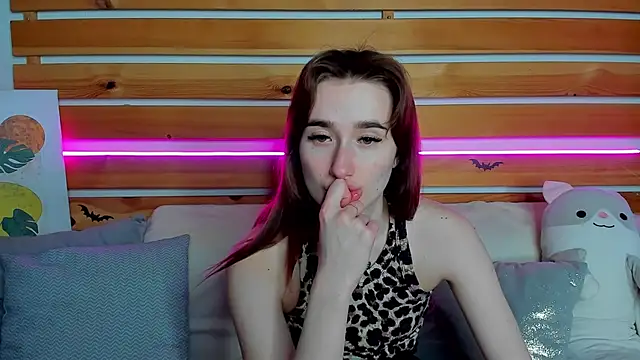 Olivia Grantt online show from 12-04-25, 01:15