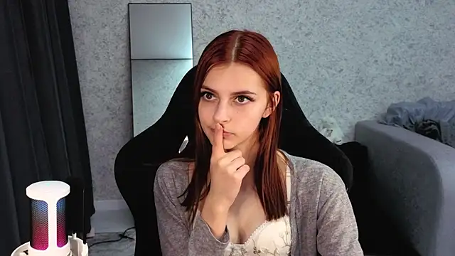 Snapshot of kitti_sweett chatting on 10-28-25, 07:49 kitti sweett online show from 10-28-25, 07:49