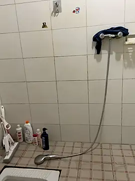 Snapshot of yichengm chatting on 10-13-25, 01:00 yichengm online show from 10-13-25, 01:00