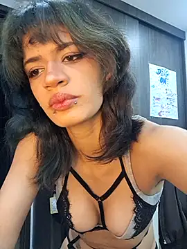 Snapshot of sukulaurens chatting on 08-06-26, 04:36 sukulaurens online show from 08-06-26, 04:36
