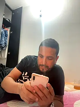 Snapshot of JX7NOVA chatting on 10-10-25, 03:49 JX7NOVA online show from 10-10-25, 03:49