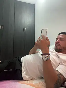 Snapshot of JX7NOVA chatting on 10-17-25, 10:12 JX7NOVA online show from 10-17-25, 10:12