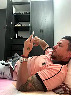 Snapshot of JX7NOVA chatting on 10-21-25, 05:30 JX7NOVA online show from 10-21-25, 05:30