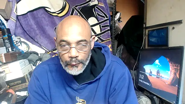 A CIGAR MAN online show from 11-02-25, 08:33