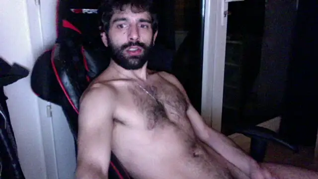 Snapshot of Liroow chatting on 03-21-26, 04:06 Liroow online show from 03-21-26, 04:06