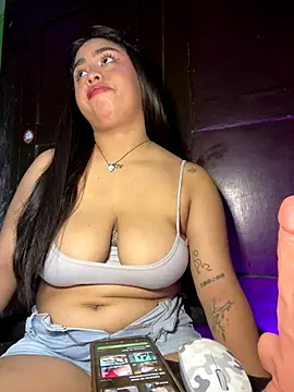 Snapshot of Azull14 chatting on 10-27-25, 08:24 Azull14 online show from 10-27-25, 08:24