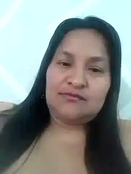 Snapshot of lucia00xx chatting on 10-13-25, 12:49 lucia00xx online show from 10-13-25, 12:49