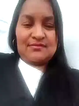 Snapshot of lucia00xx chatting on 10-21-25, 10:49 lucia00xx online show from 10-21-25, 10:49