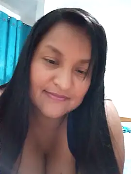 Snapshot of lucia00xx chatting on 11-24-25, 01:16 lucia00xx online show from 11-24-25, 01:16