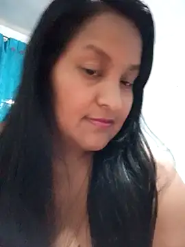 Snapshot of lucia00xx chatting on 11-26-25, 01:39 lucia00xx online show from 11-26-25, 01:39