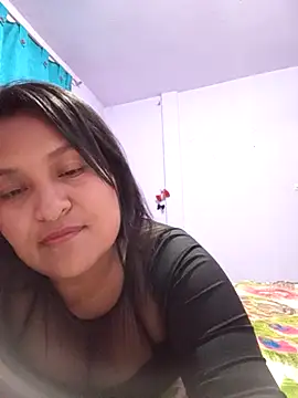 Snapshot of lucia00xx chatting on 02-02-26, 02:43 lucia00xx online show from 02-02-26, 02:43