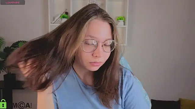 Nuura Moore online show from 01-07-26, 01:08